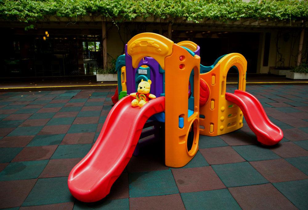 China Hotel Guangzhou - Subway Direct To Pazhou Exhibition Center, Free Shuttle During Canton Fair & Exhibitor Registration Counter Kültér fotó A playground slide