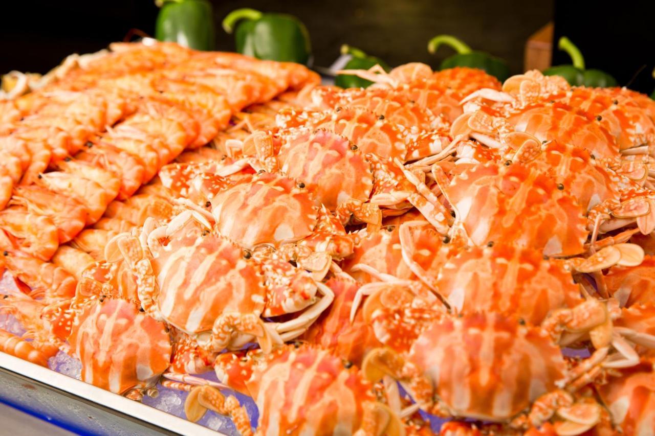 China Hotel Guangzhou - Subway Direct To Pazhou Exhibition Center, Free Shuttle During Canton Fair & Exhibitor Registration Counter Kültér fotó A seafood buffet