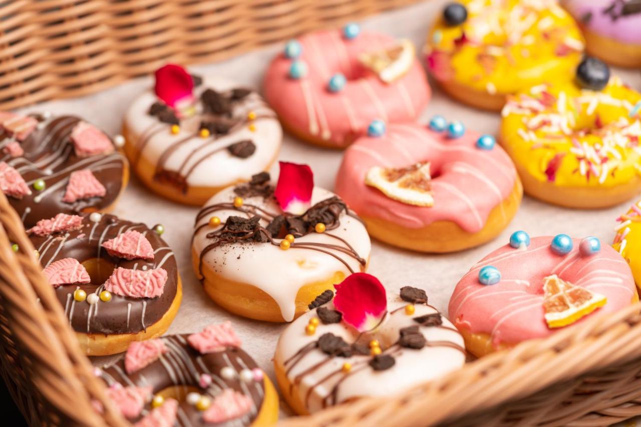 China Hotel Guangzhou - Subway Direct To Pazhou Exhibition Center, Free Shuttle During Canton Fair & Exhibitor Registration Counter Kültér fotó Donuts