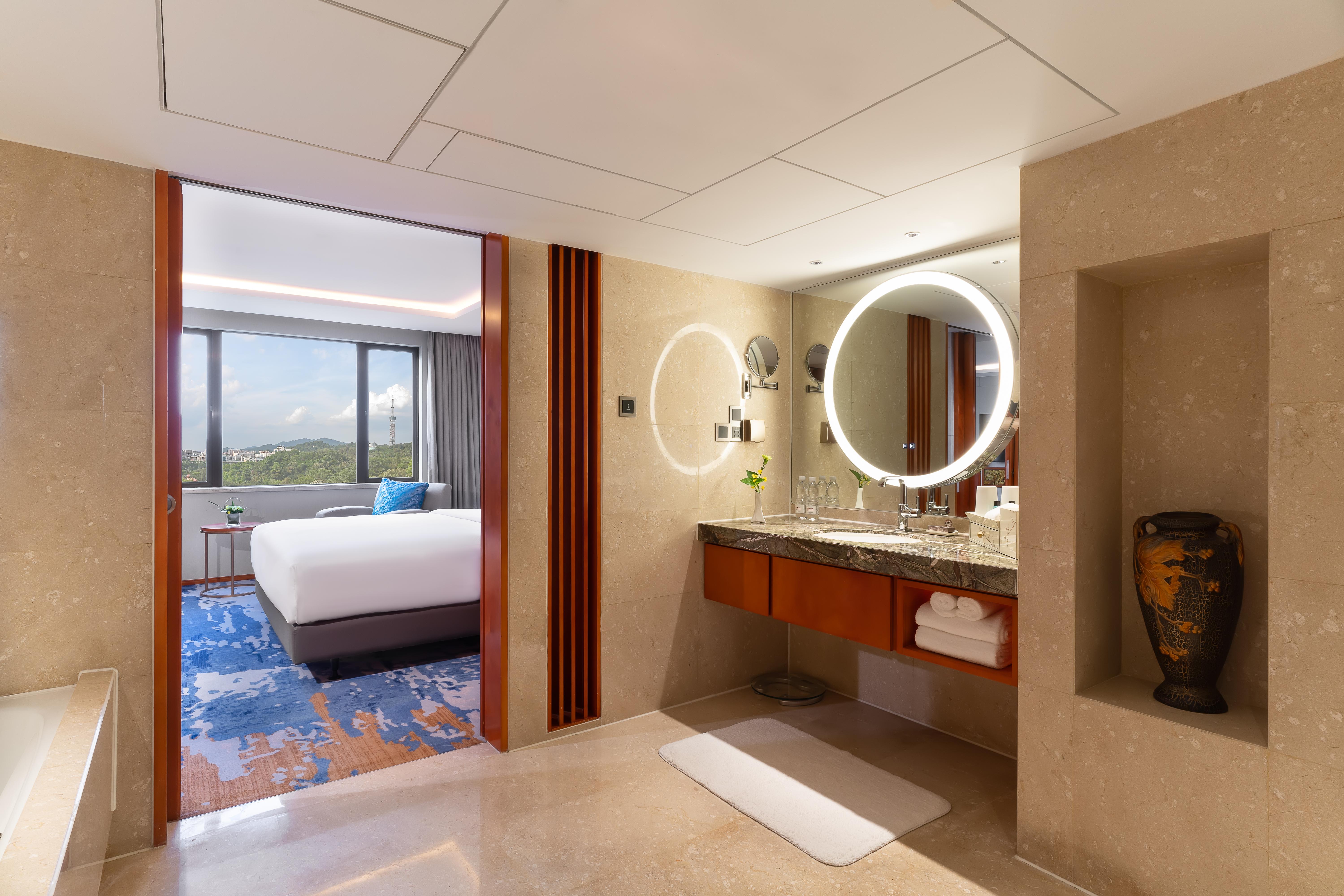 China Hotel Guangzhou - Subway Direct To Pazhou Exhibition Center, Free Shuttle During Canton Fair & Exhibitor Registration Counter Kültér fotó Deluxe Suite Bathroom