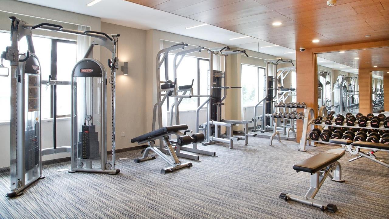 China Hotel Guangzhou - Subway Direct To Pazhou Exhibition Center, Free Shuttle During Canton Fair & Exhibitor Registration Counter Kültér fotó A gym at a hotel