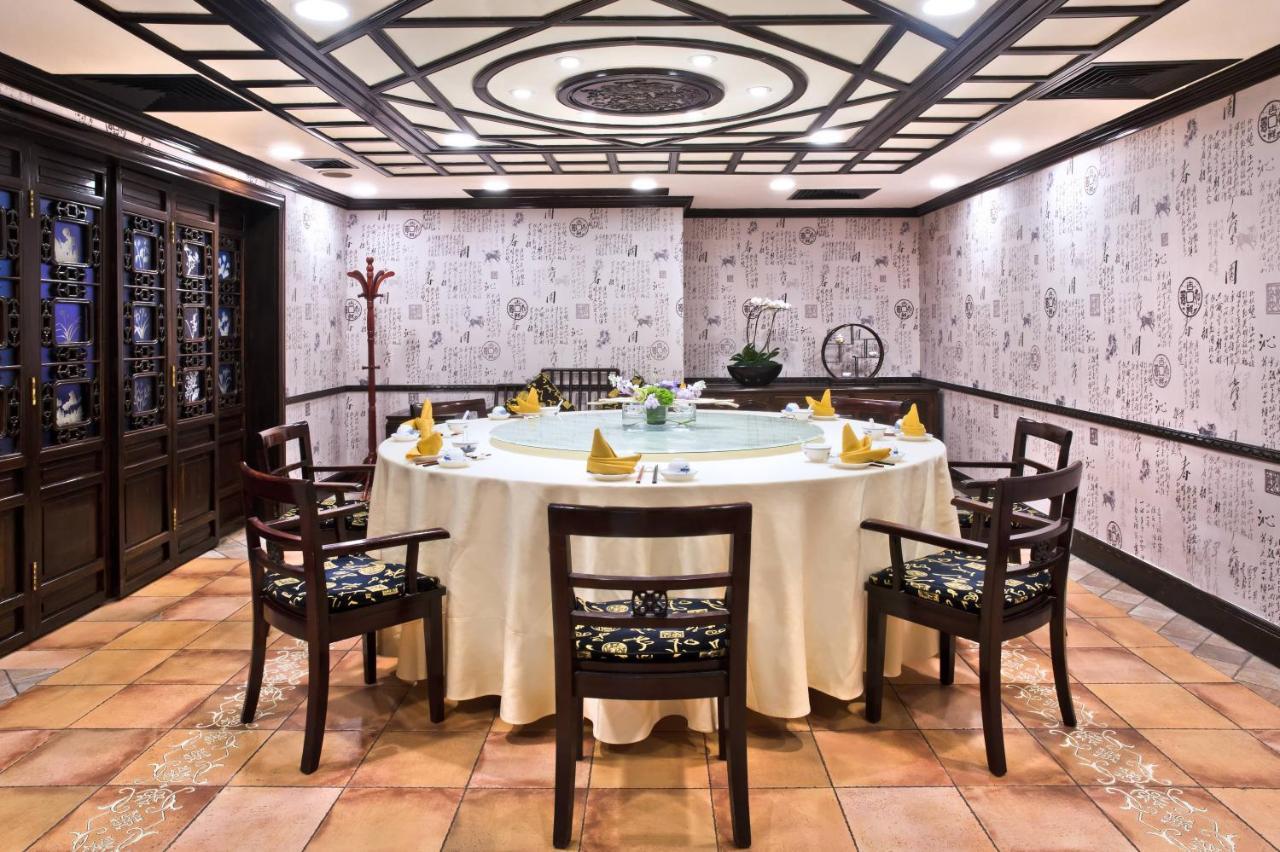 China Hotel Guangzhou - Subway Direct To Pazhou Exhibition Center, Free Shuttle During Canton Fair & Exhibitor Registration Counter Kültér fotó A private dining room at a restaurant in Hong Kong
