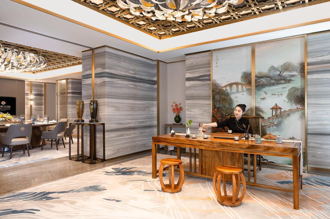 China Hotel Guangzhou - Subway Direct To Pazhou Exhibition Center, Free Shuttle During Canton Fair & Exhibitor Registration Counter Kültér fotó The lobby of the hotel