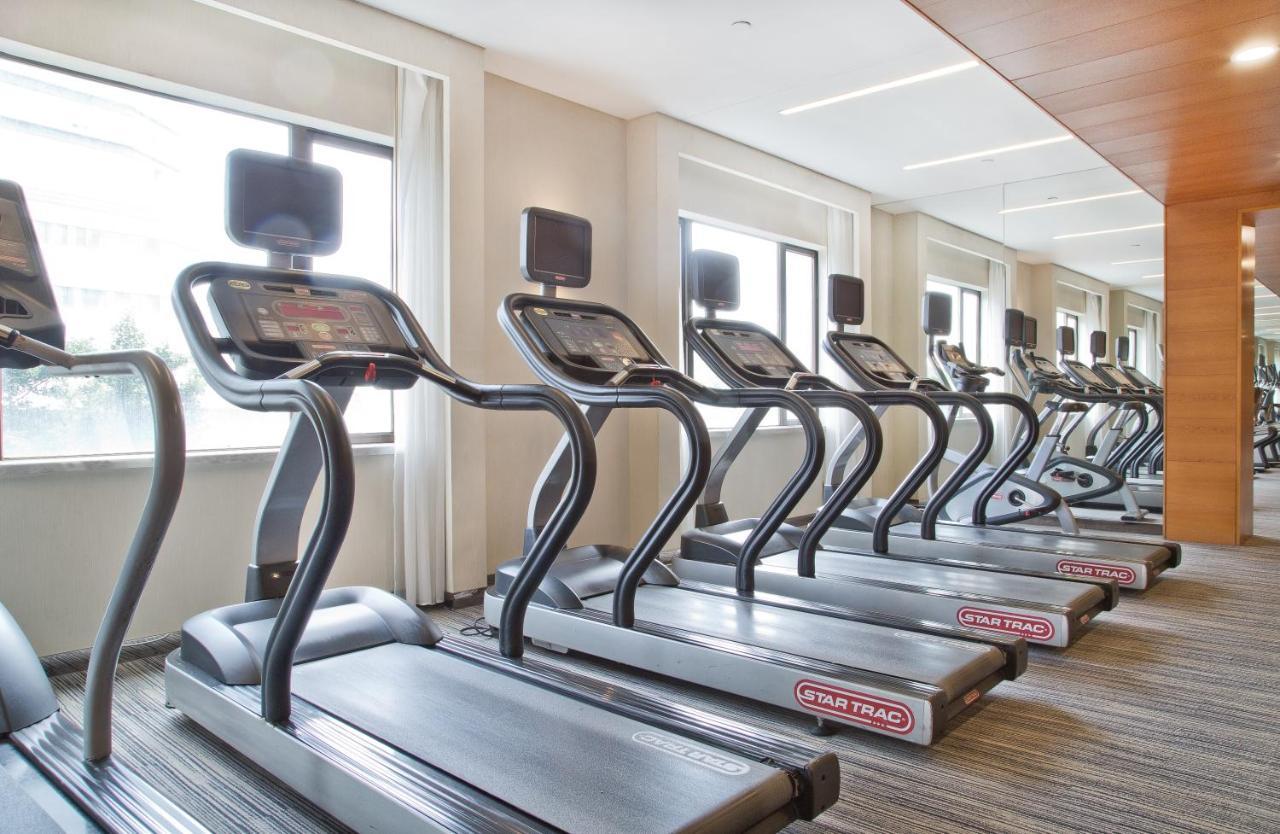 China Hotel Guangzhou - Subway Direct To Pazhou Exhibition Center, Free Shuttle During Canton Fair & Exhibitor Registration Counter Kültér fotó Treadmills in a gym